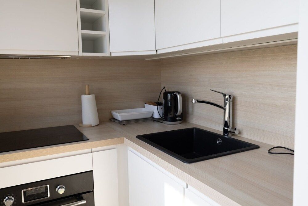 2ndhomes Bright 42m2 1BR Home w Balcony City Apartment 7
