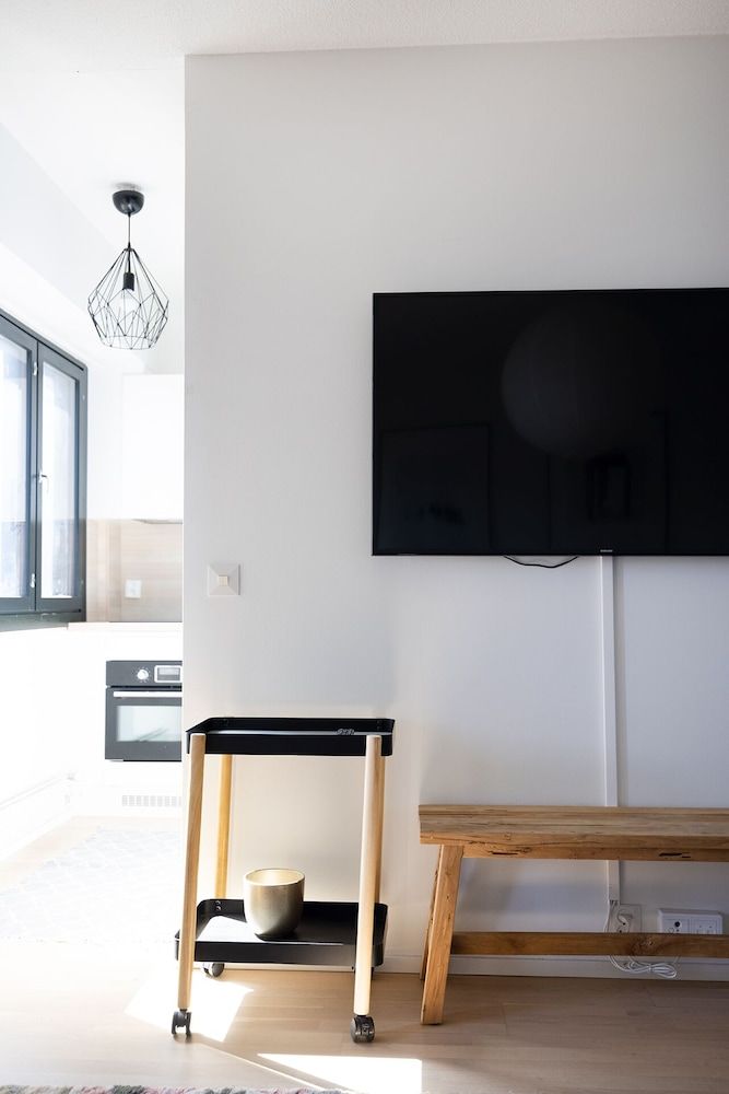 2ndhomes Bright 42m2 1BR Home w Balcony City Apartment 11