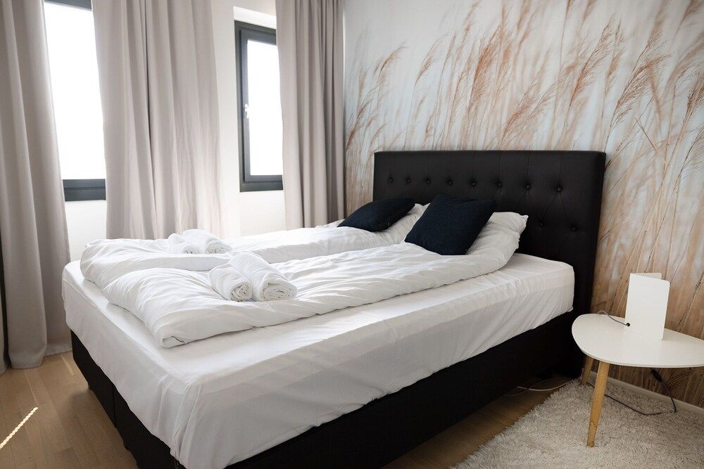 2ndhomes Bright 42m2 1BR Home w Balcony City Apartment 5
