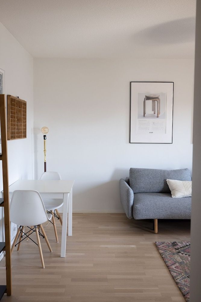 2ndhomes Bright 42m2 1BR Home w Balcony City Apartment 12