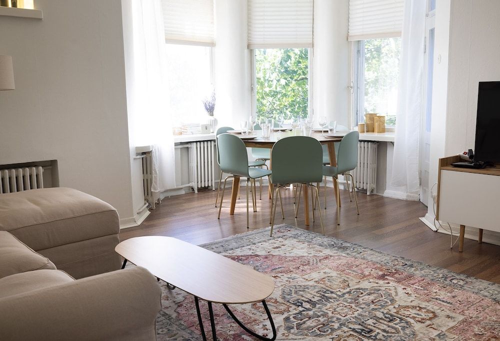 undefined 2ndhomes Charming 2BR Home w Balcony