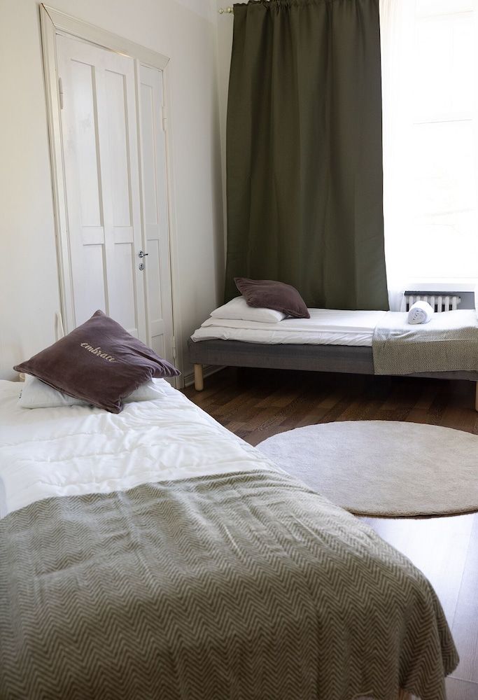 undefined 2ndhomes Charming 2BR Home w Balcony 7