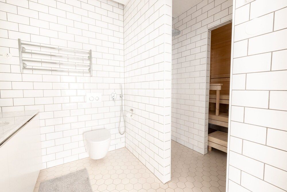 2ndhomes Luminous 2BR Loft House w Sauna Luxury Apartment 22