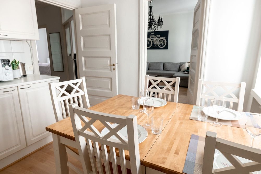 undefined 2ndhomes Bright 2BR Apartment 10