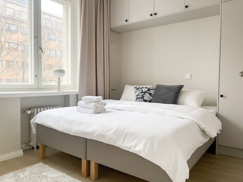undefined Central 1BR next to the park