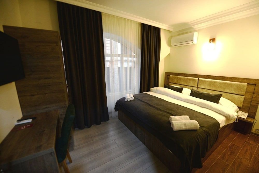 Hotel Aristocrat Batumi Standard Double or Twin Room, Balcony 6