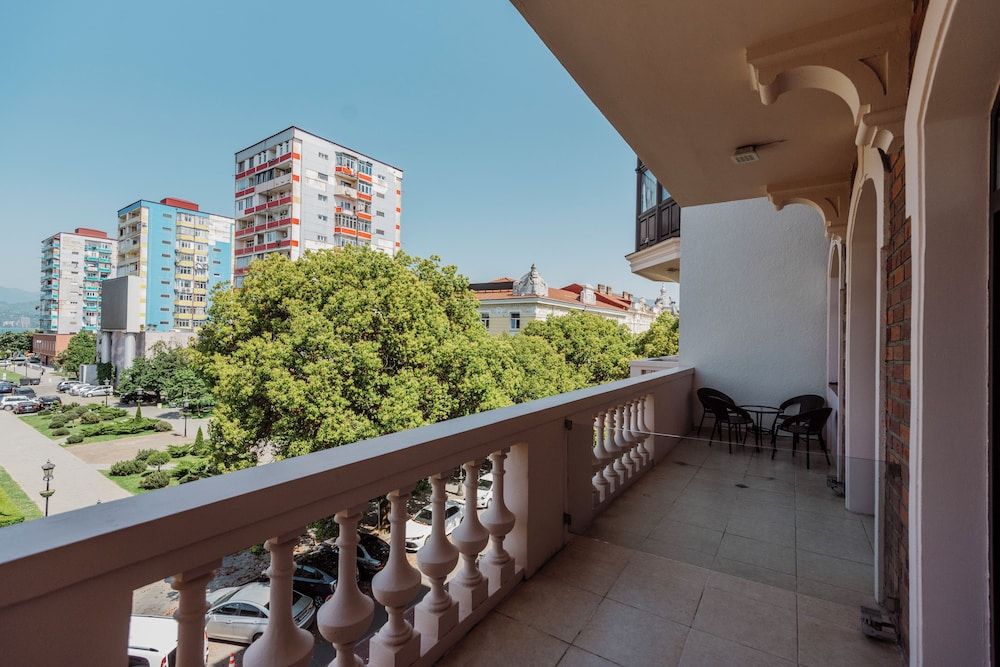 Golden Palace Batumi Hotel & Casino Superior Double Room, 1 King Bed 4