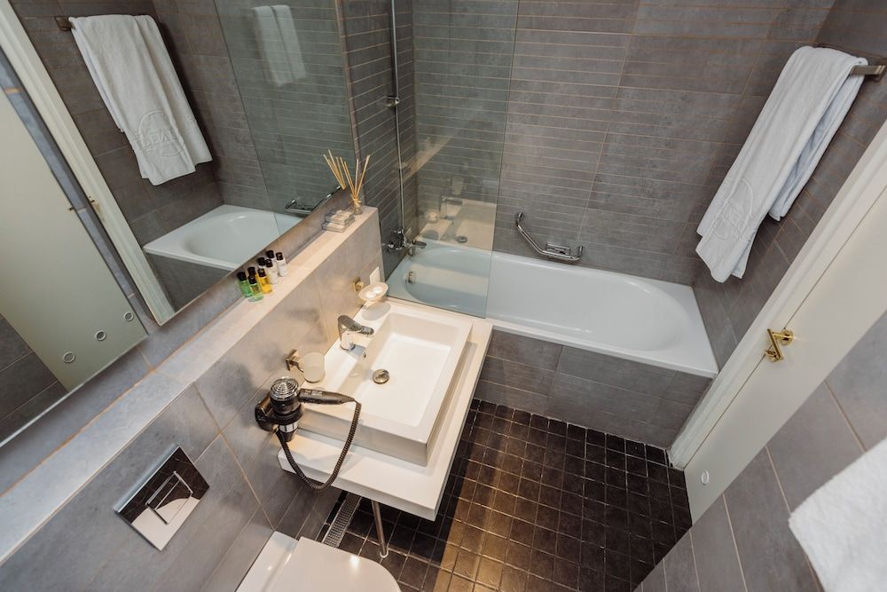 Golden Palace Batumi Hotel & Casino Superior Double Room, 1 King Bed 8