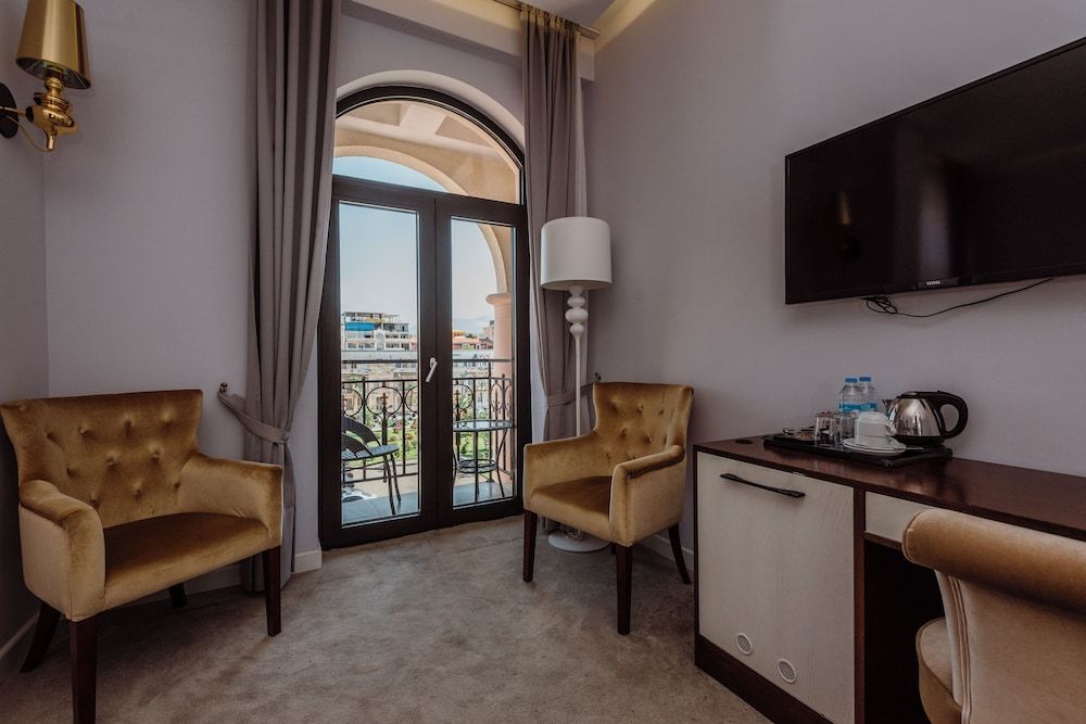 Golden Palace Batumi Hotel & Casino Superior Double Room, 1 King Bed 10