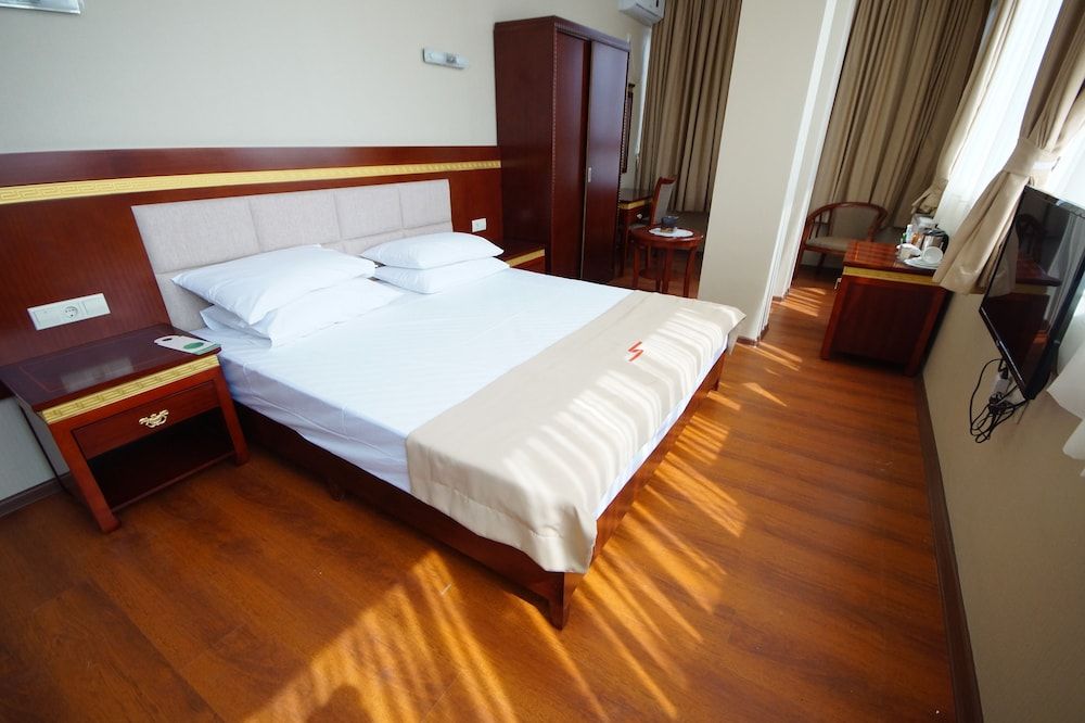 undefined Hotel 725 10