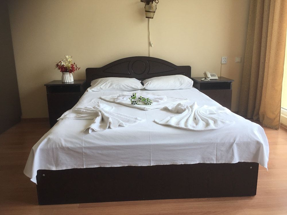 Eleganti Basic Double or Twin Room, City View 5