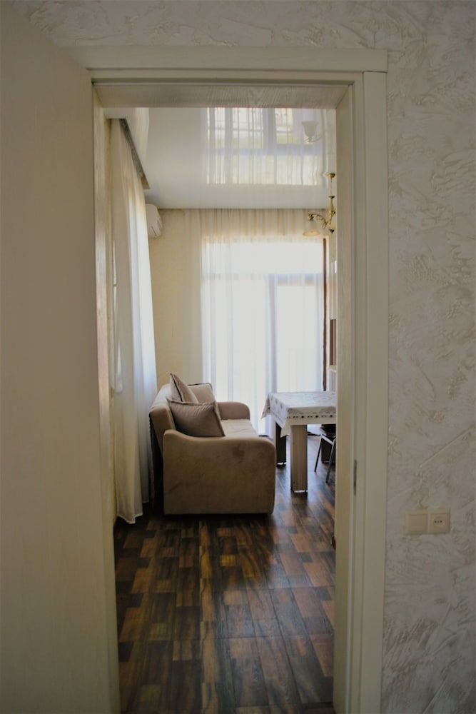 My Georgian House Family Apartment 11