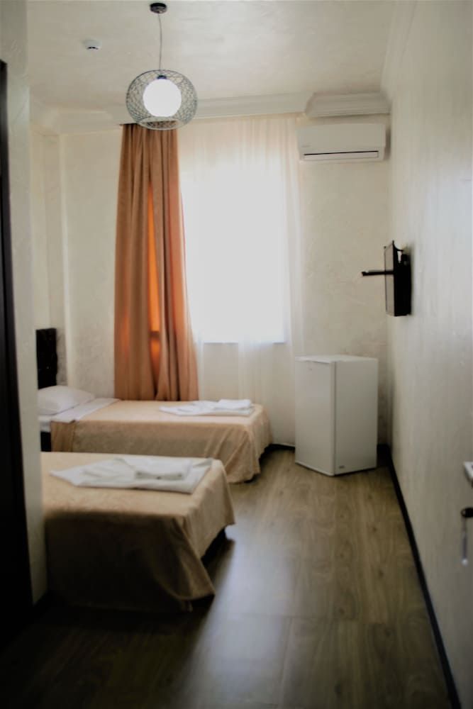 My Georgian House Economy Twin Room 14