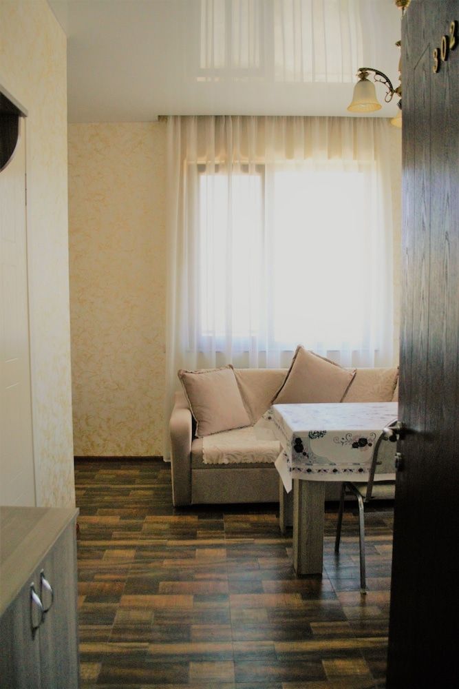 My Georgian House Family Apartment 12