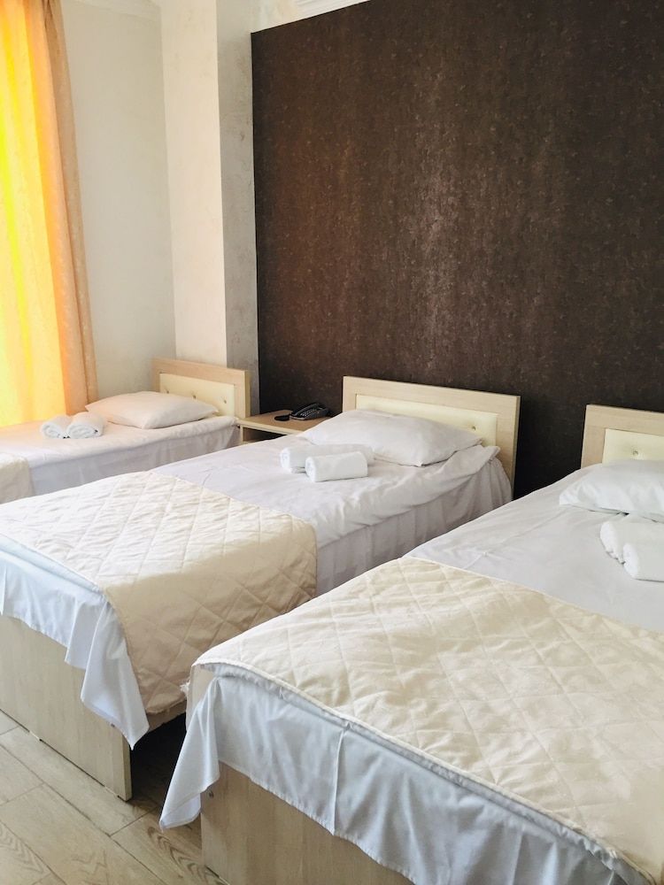 Royal Palace Hotel Standard Triple Room 3