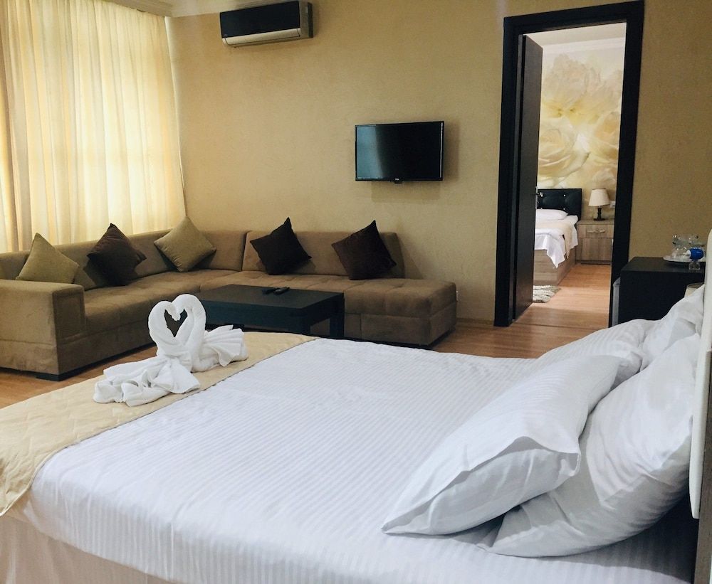 undefined Royal Palace Hotel 3