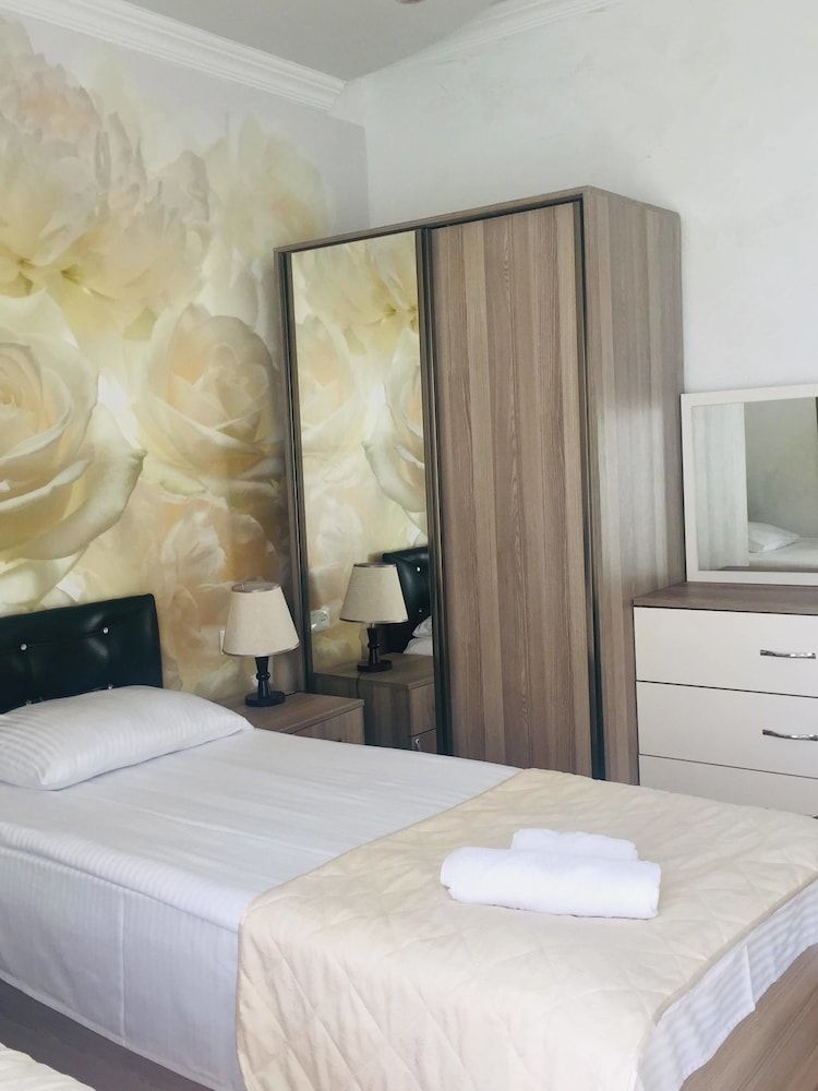 undefined Royal Palace Hotel 8