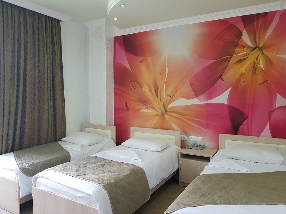 undefined Royal Palace Hotel 4