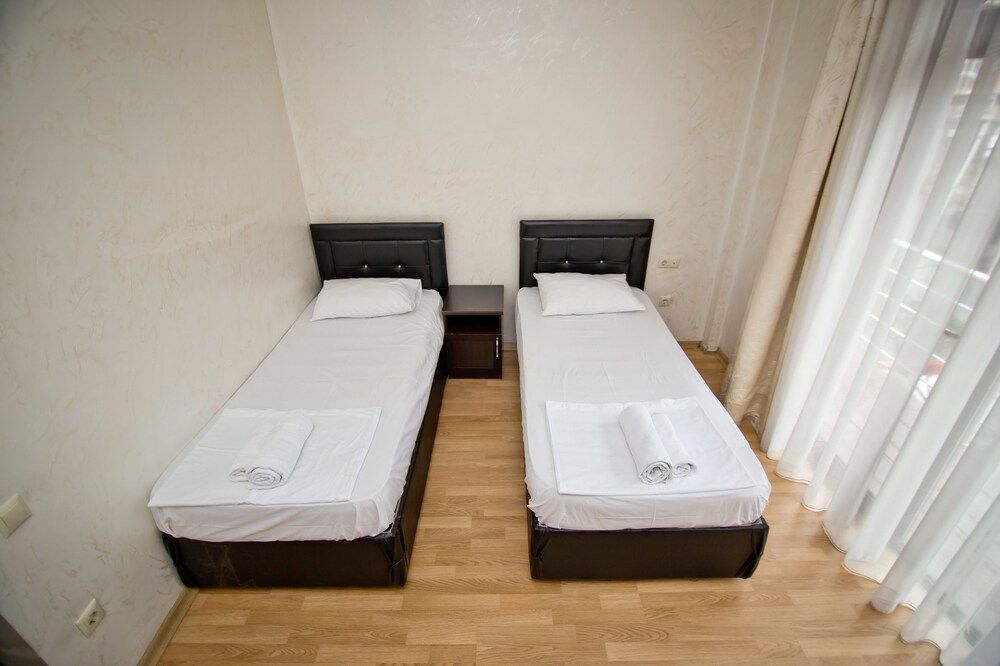 Vizit Twin Room, 2 Twin Beds, Balcony (301) 5