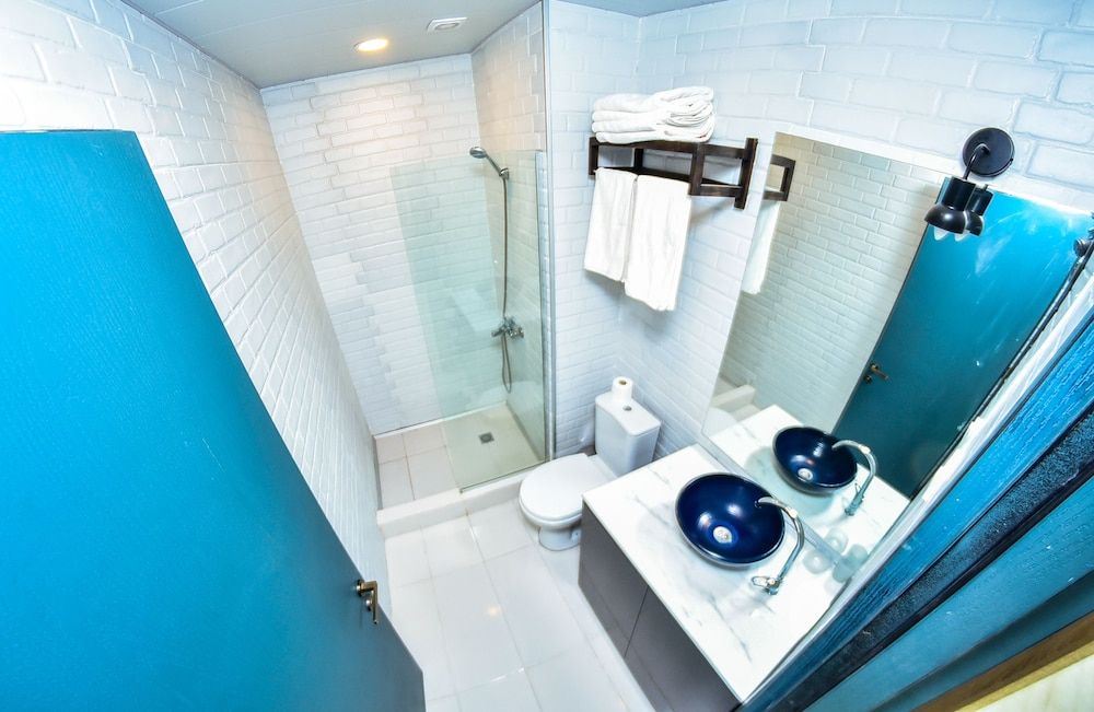 Roshe by Mgzavrebi Suite 8