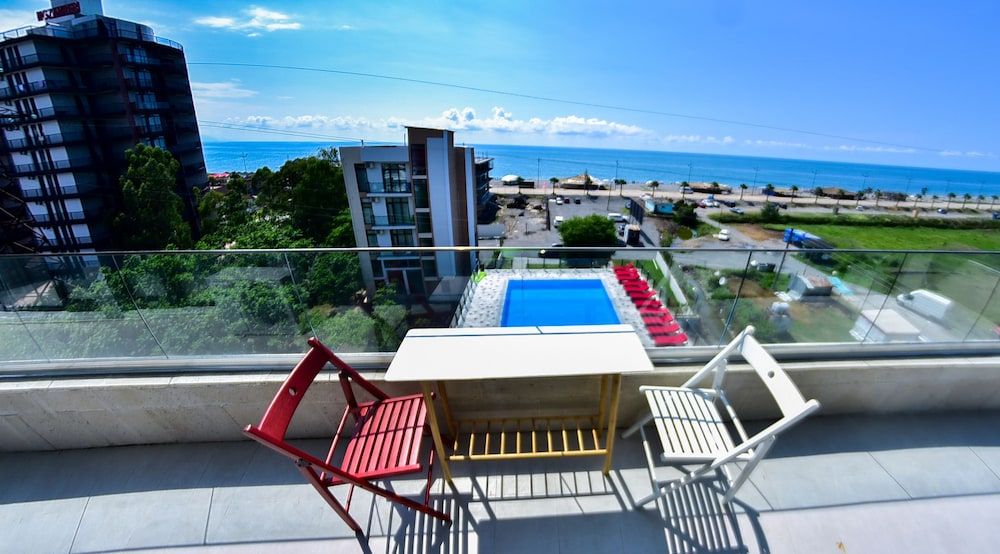 Roshe by Mgzavrebi Suite 7