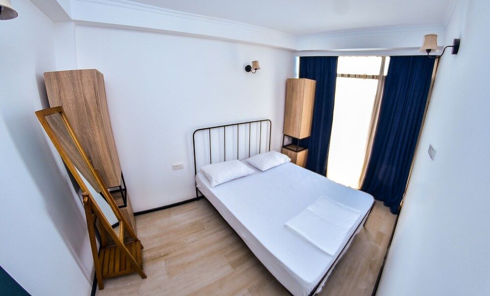 Roshe by Mgzavrebi Suite 4