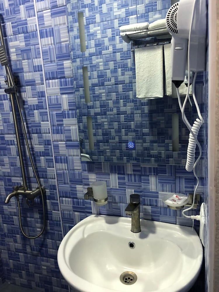 Hotel Georgia Family Room 7