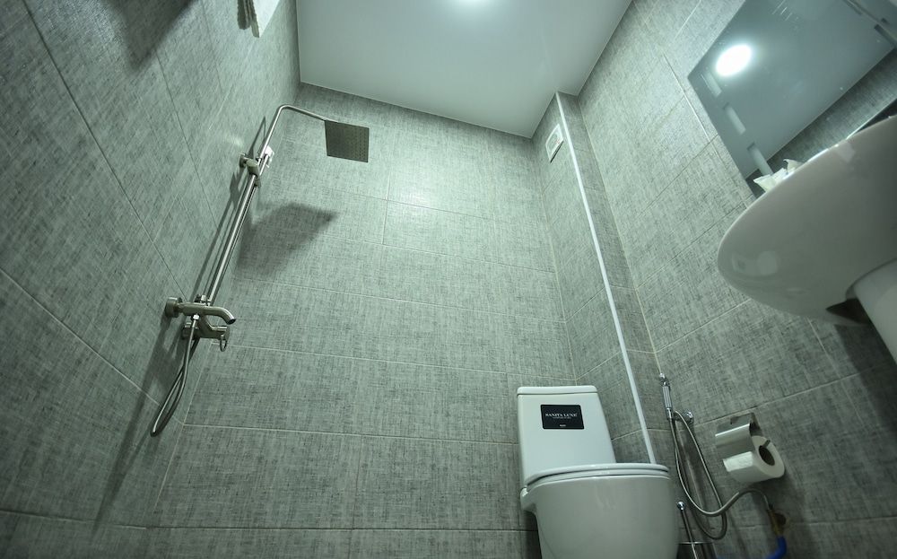 Hotel Georgia Standard Triple Room 7