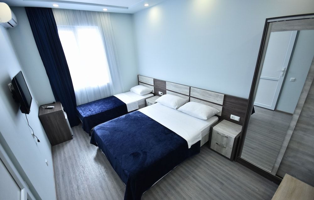 Hotel Georgia Family Room 3