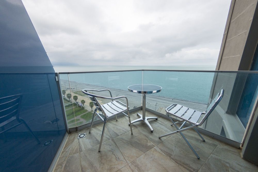 undefined Era Palace Gonio 8