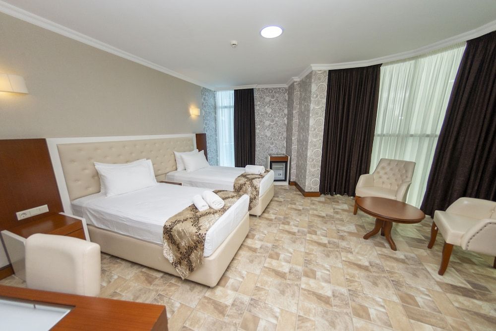 undefined Era Palace Gonio 2