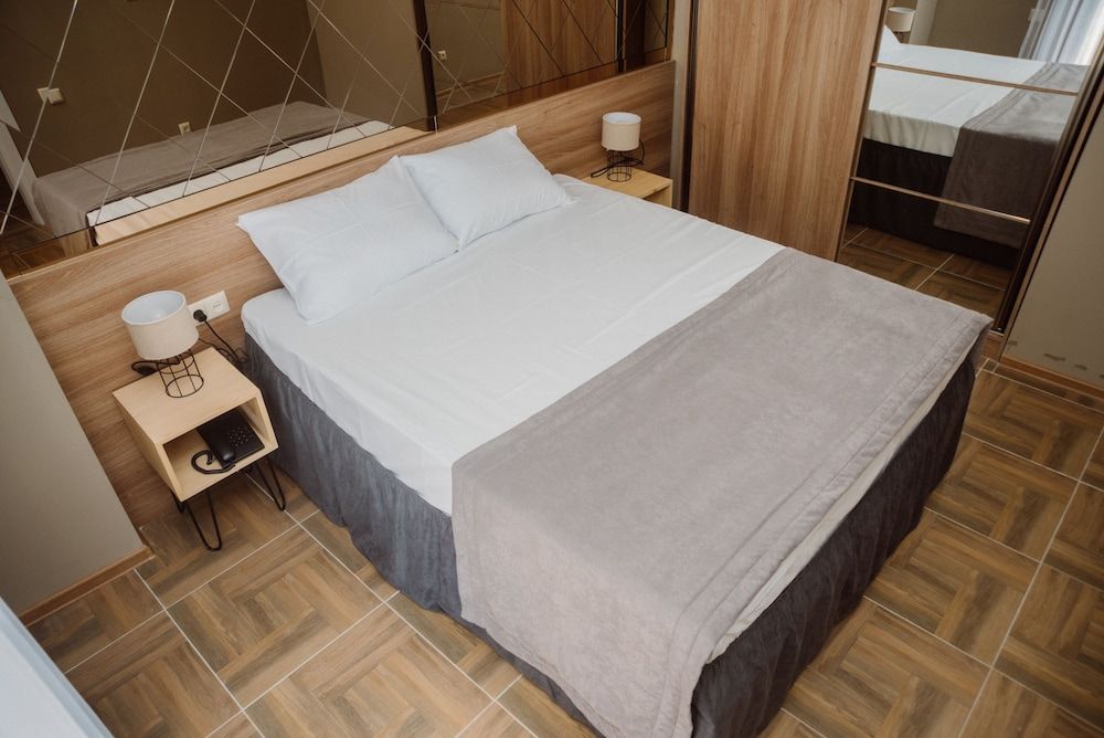 undefined Mandarin 8