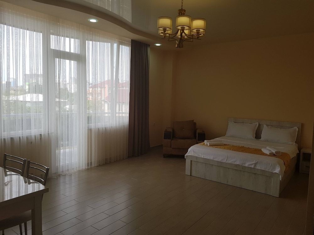 Apartment (302)