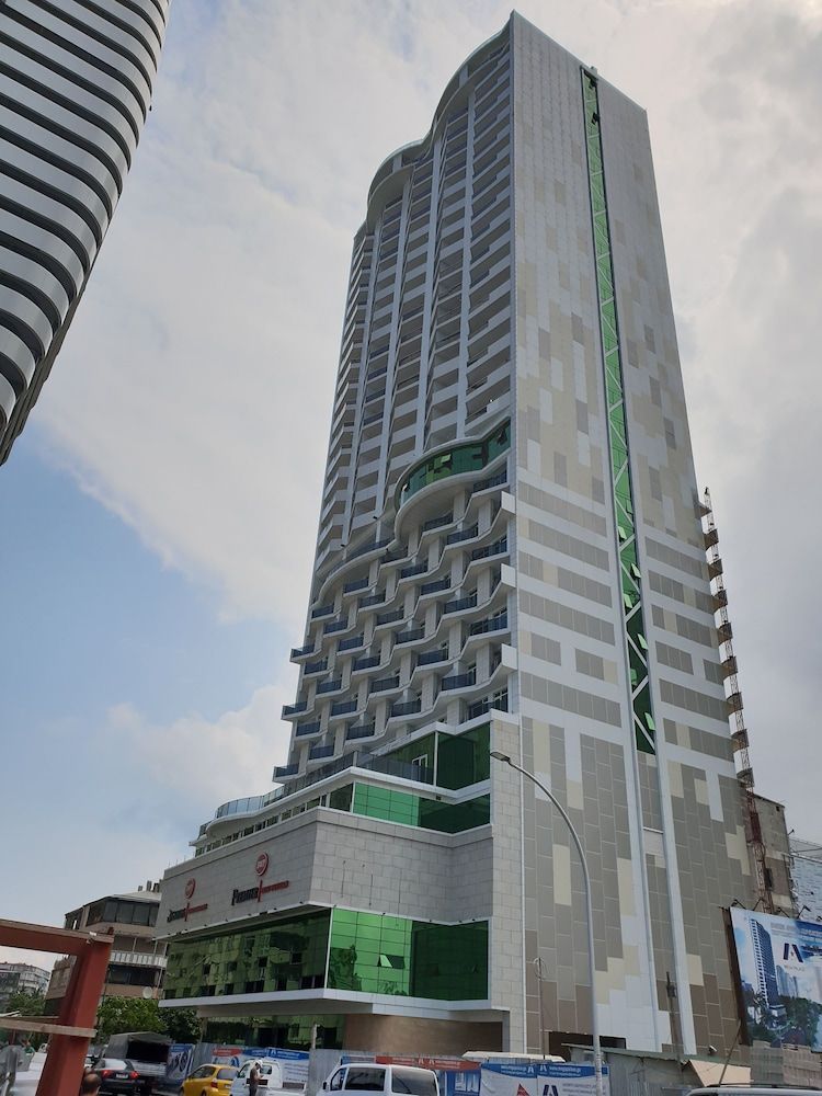 undefined Mega Palace 3