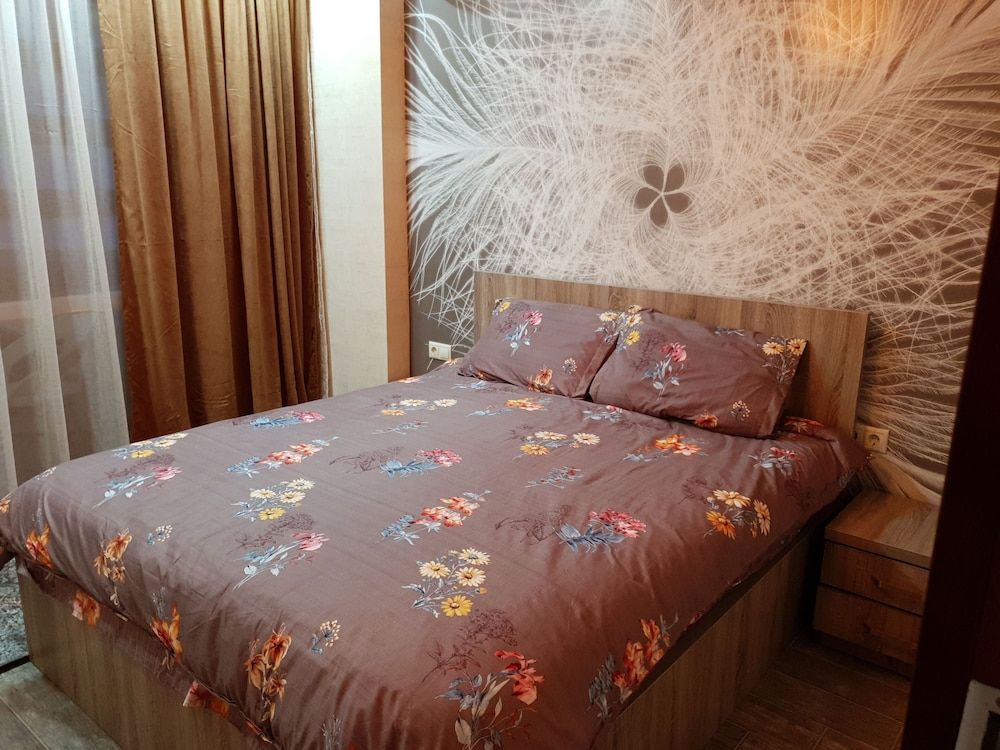 undefined Mega Palace 10