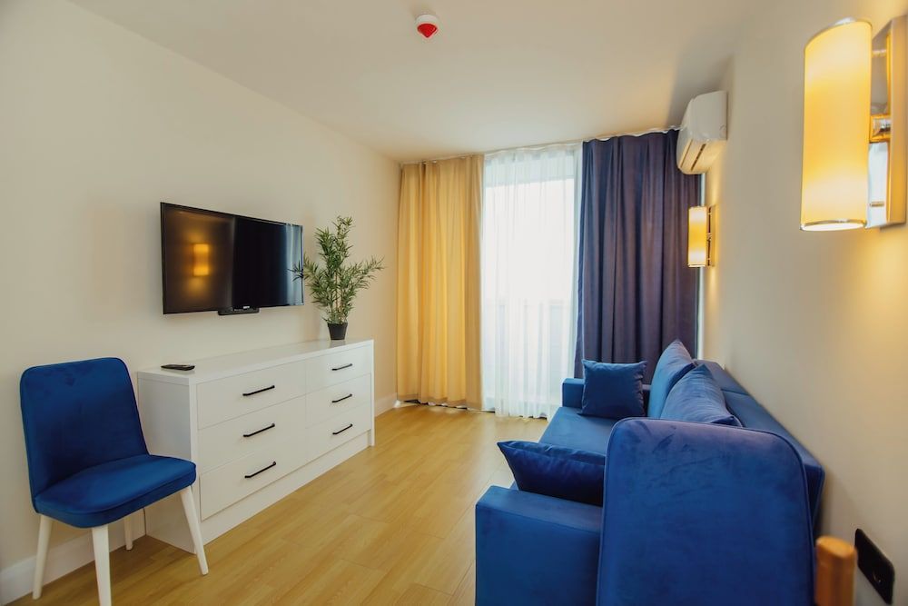 Dream Home Apart Hotel Family Suite, 1 King Bed with Sofa bed 9