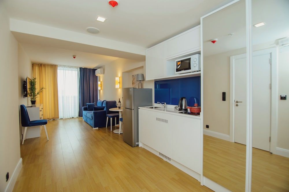 Dream Home Apart Hotel Family Suite, 1 King Bed with Sofa bed 7