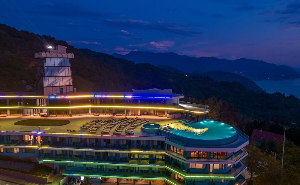 undefined Litz Resort 6