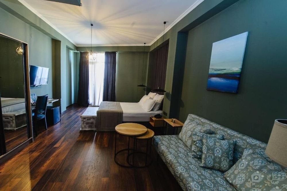 Boulevardside Superior Room 5