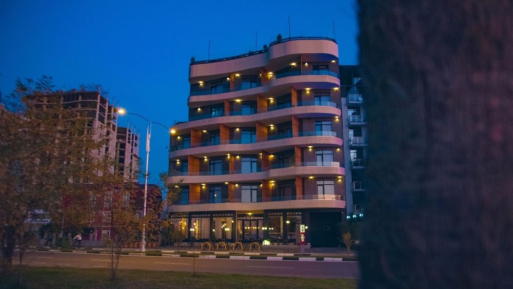 undefined Boulevardside 6