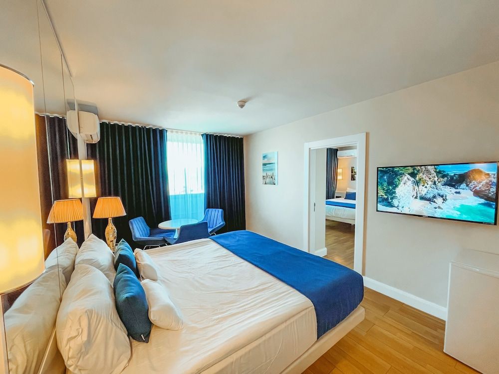 Seaside VIP40 Family Double Room 3