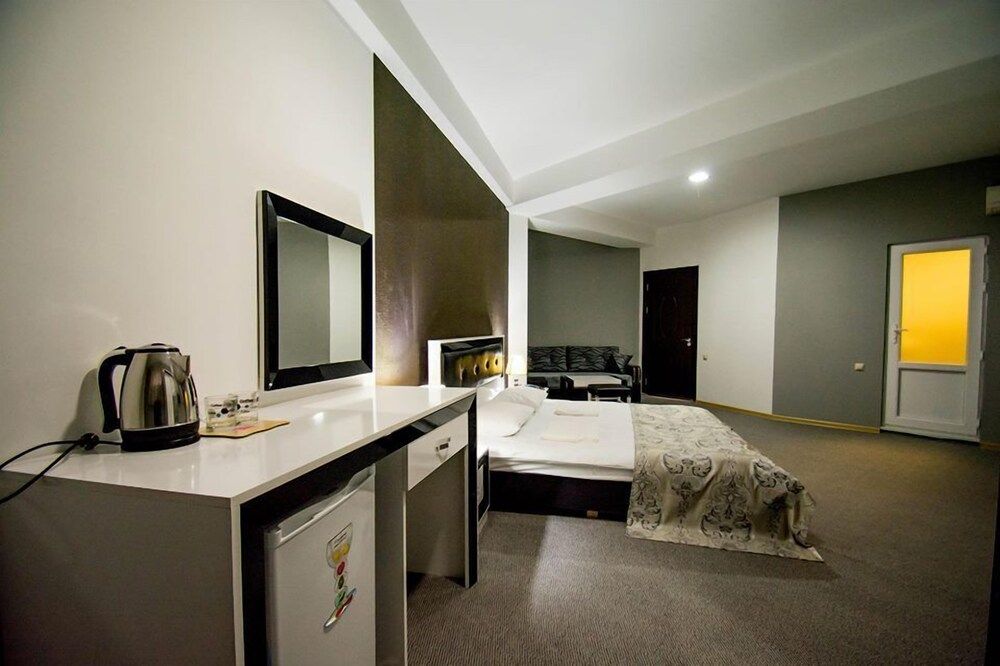 undefined Hotel Batoni 8