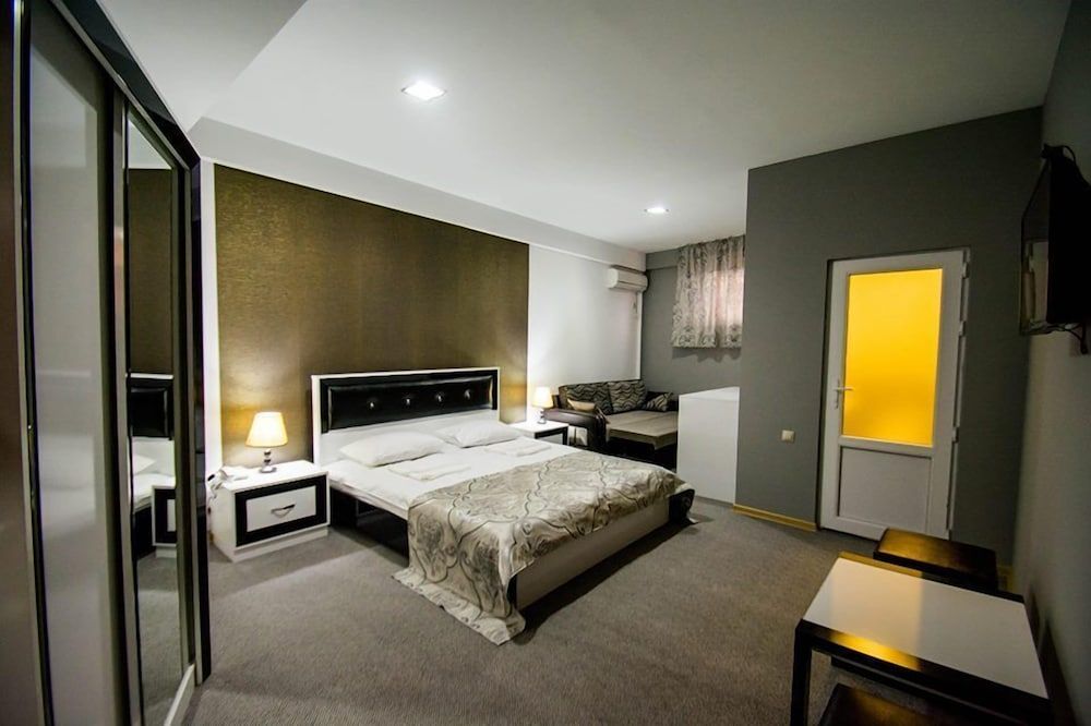 undefined Hotel Batoni 10