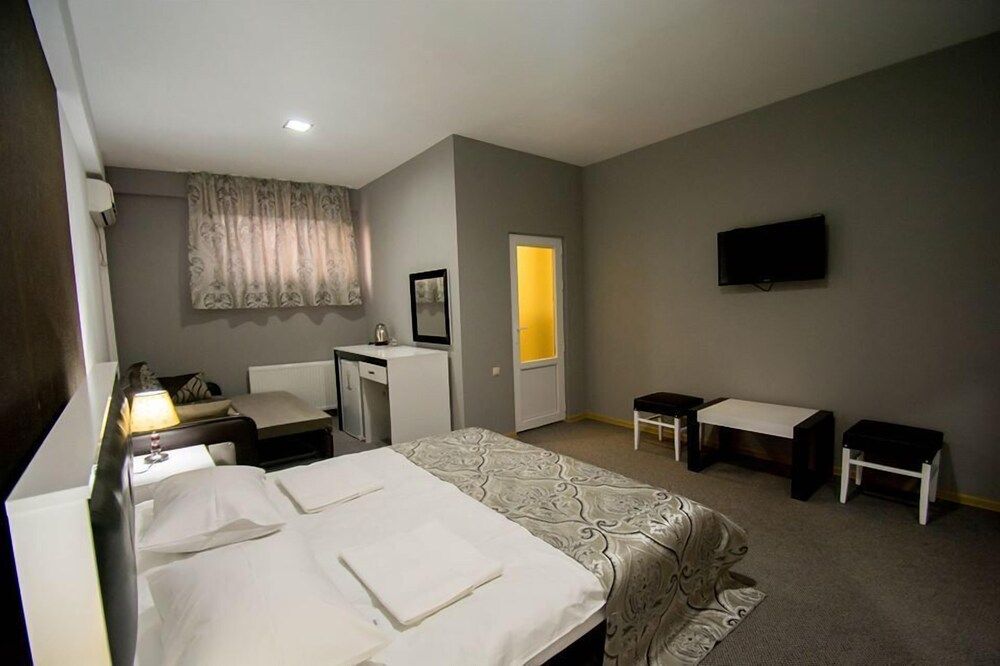 Hotel Batoni Economy Double Room, 1 King Bed, Non Smoking 5