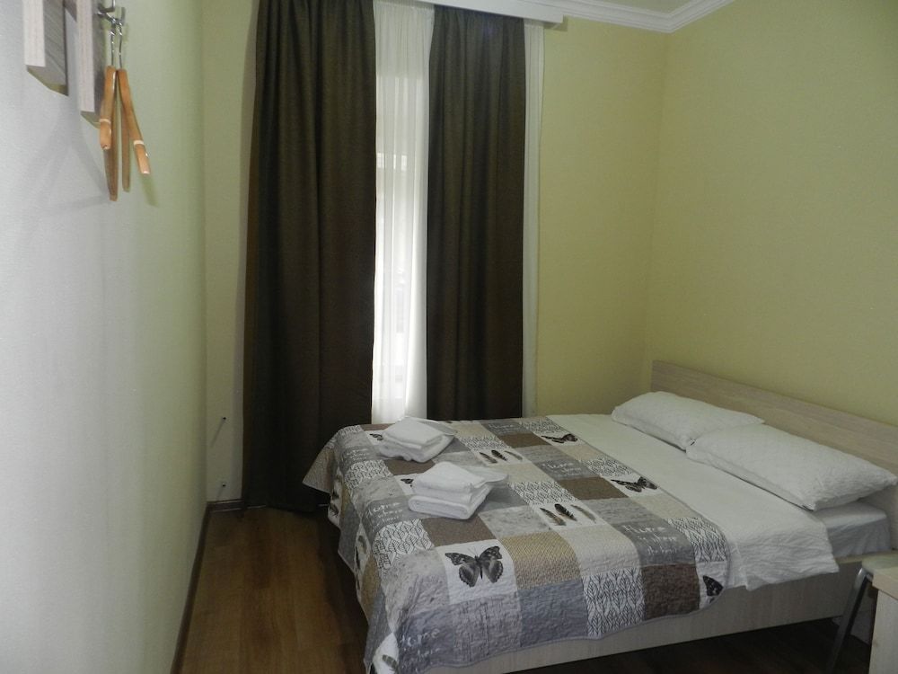 Hotel Tabori Basic Double Room, 1 Queen Bed, Non Smoking ( #7 ) 5