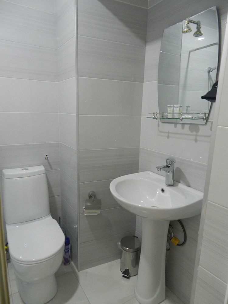 Hotel Tabori Basic Double Room, 1 Queen Bed, Non Smoking ( #7 ) 3