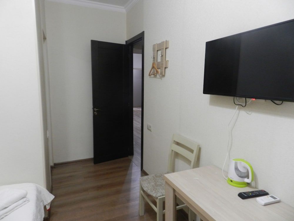 Hotel Tabori Basic Twin Room, Multiple Beds, Non Smoking ( #4 ) 3