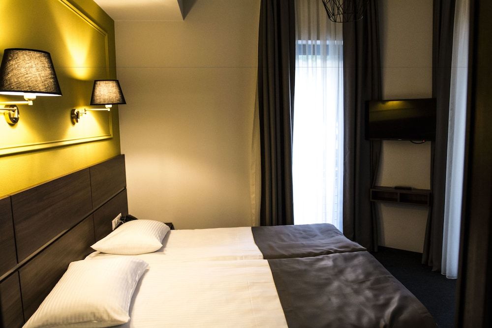 Hotel Garnet Tbilisi Standard Twin Room, Accessible, City View 3