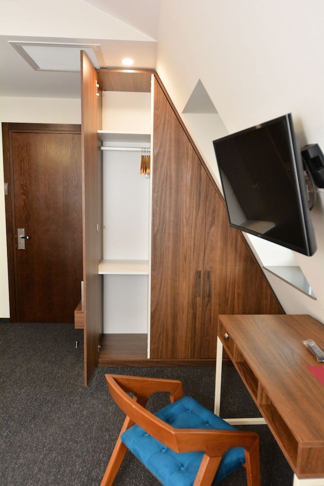 Hotel Garnet Tbilisi Superior Double or Twin Room 9