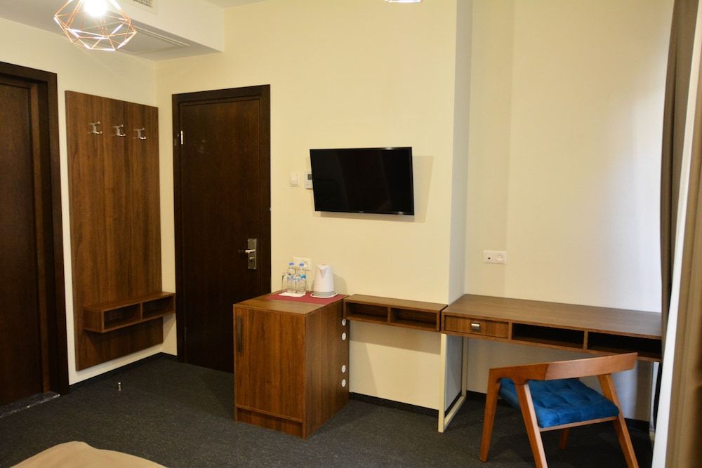 Hotel Garnet Tbilisi Standard Double or Twin Room, City View 9